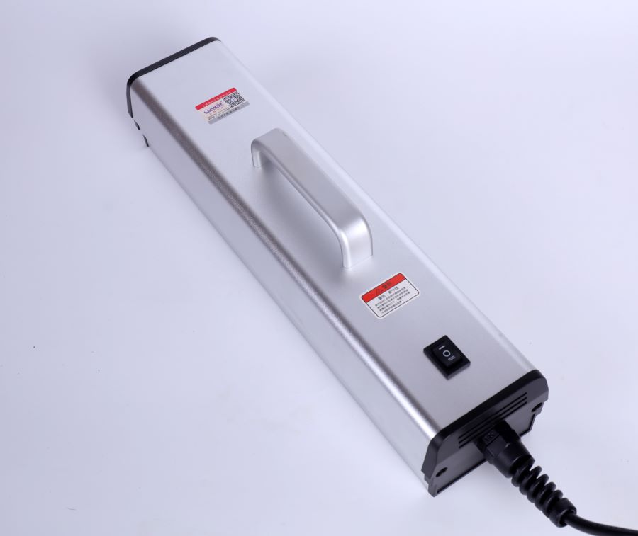 Handheld UV device for surface disinfection