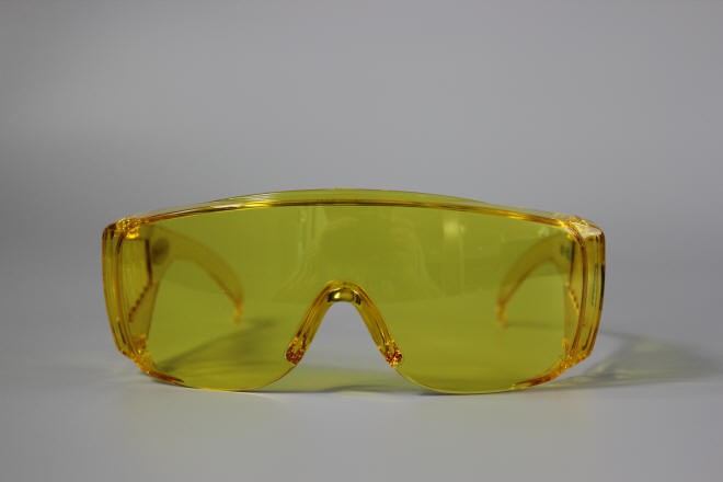 UV Fluorescence-Enhancing Glasses LUV-30